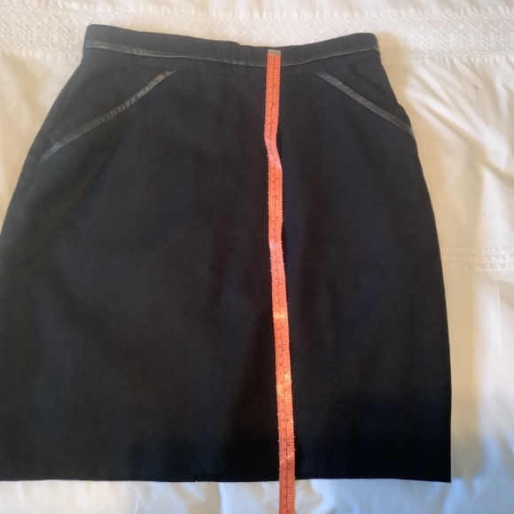 Vintage wool skirt with faux leather trim - Picture 2 of 9